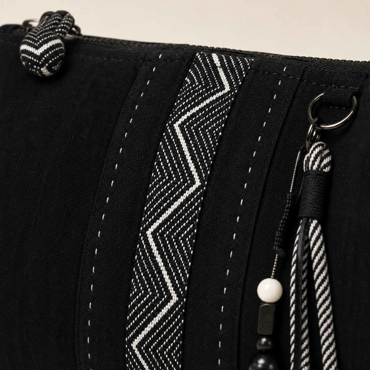 Riverline Barrel Shoulder Bag detail 5